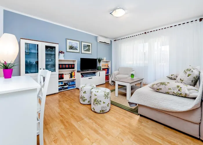 Oly 아파트 로비니