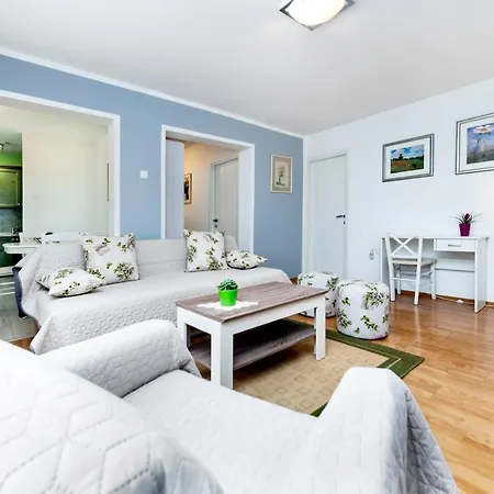Oly Apartment *