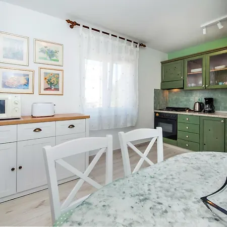 Oly Apartment *